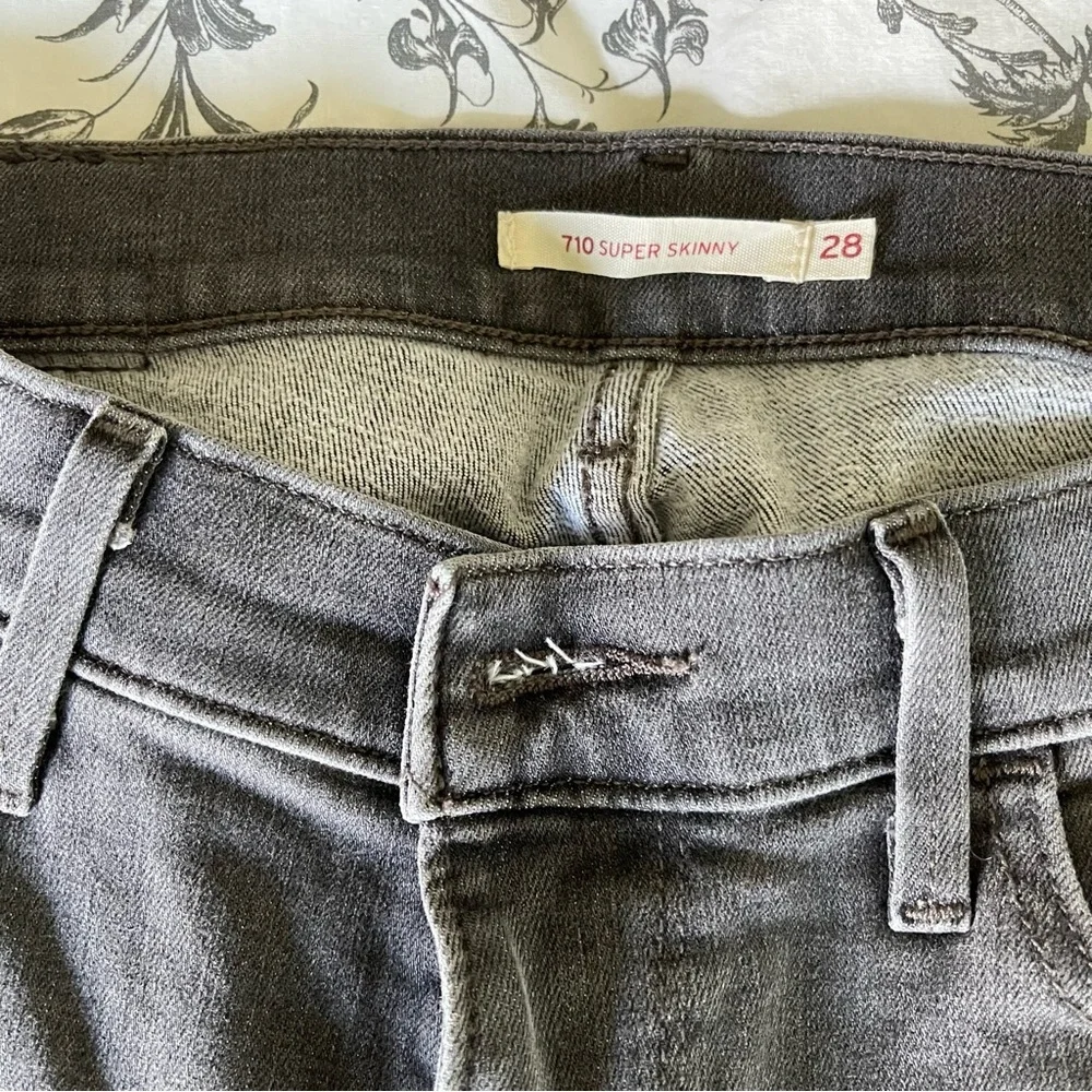 Levi’s Gray Super Skinny Jeans - Picture 4 of 5